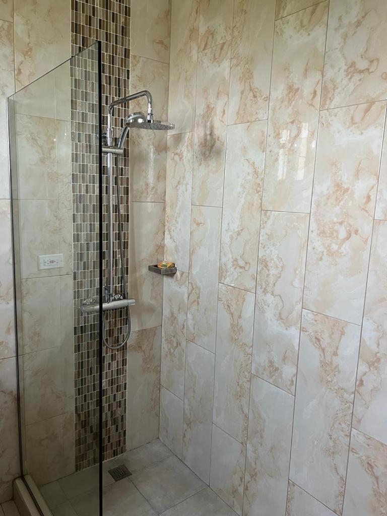 Metcalfe Luxury One Bedroom Suite Kingston Extérieur photo